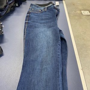 High waist curvy barely boot jeans NWT